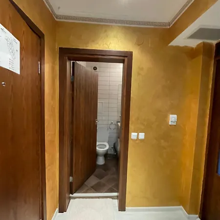 English Apartments *