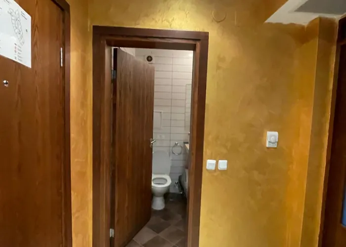 English Apartments *