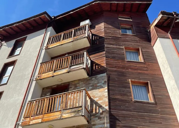 English Apartments *